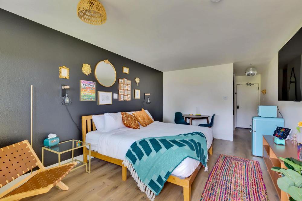 Standard King Room interior