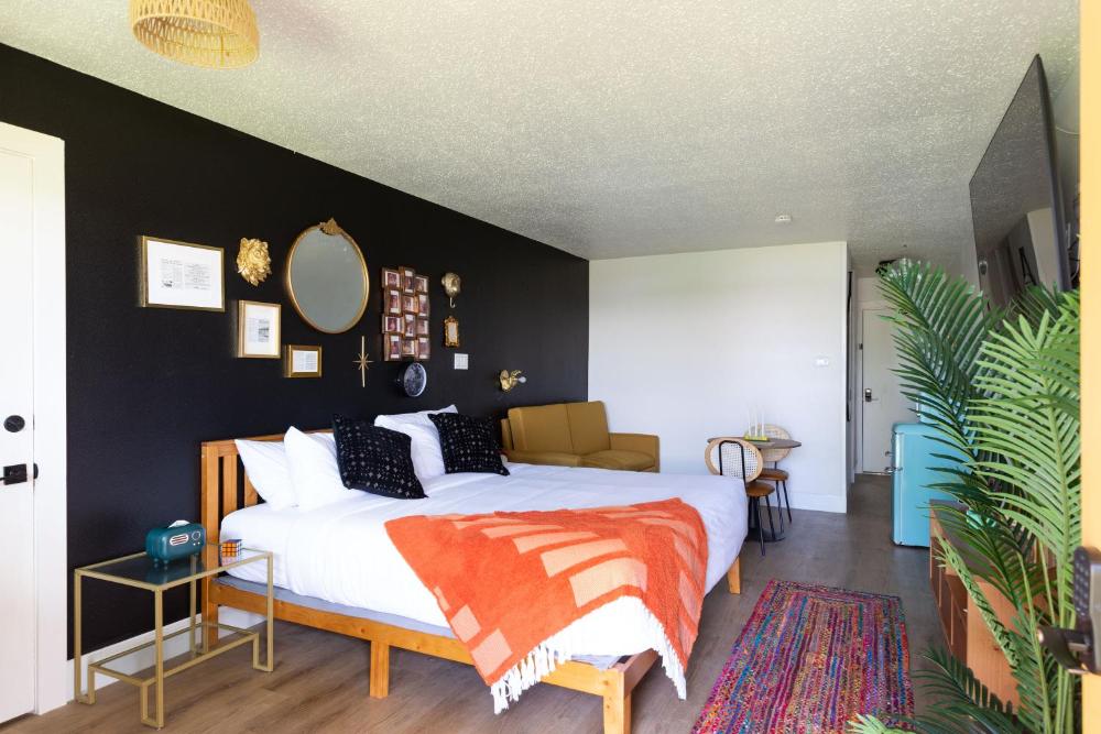 King Studio with Sofa Bed interior
